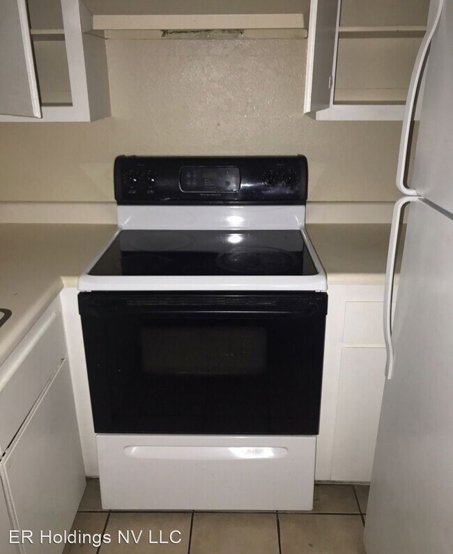 Foto del edificio - 2 br, 1 bath House - 5801 Smoke Ranch Road...