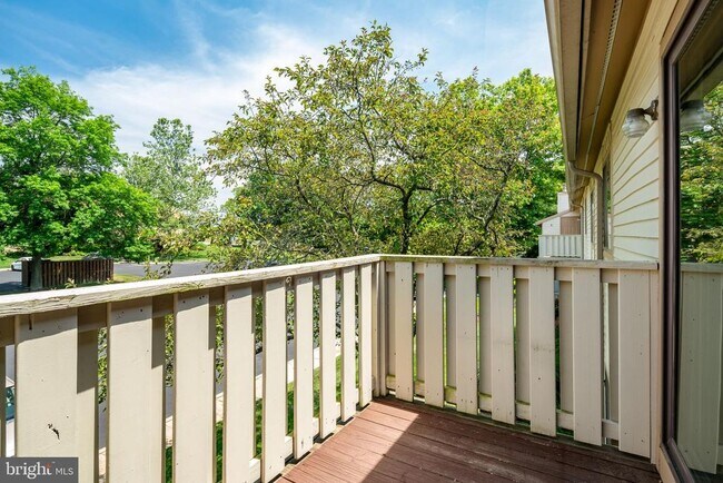 Building Photo - 206 Hickory Ct