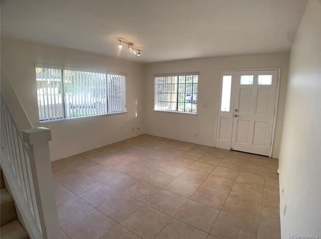 Building Photo - Mililani Mauka  - 3 bedroom, 2.5 bathroom,...