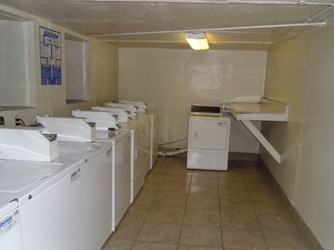 LaundryFacilities - The Wilshire Apartments