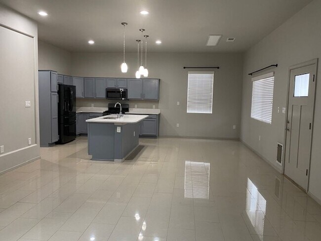 Foto del edificio - Modern 3 Br., 2.5 Ba., in NE Albuquerque