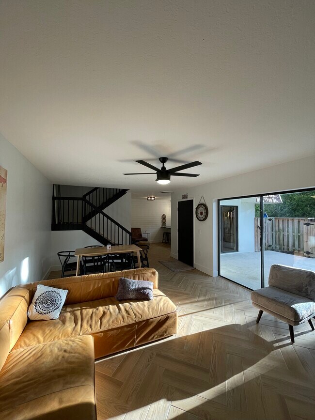 Living room - 2974 SW Sunset Trace Cir