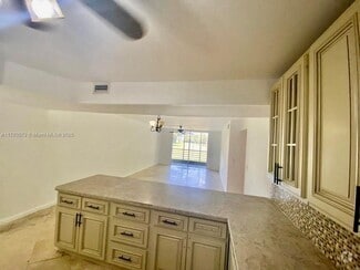 Building Photo - 3390 Foxcroft Rd