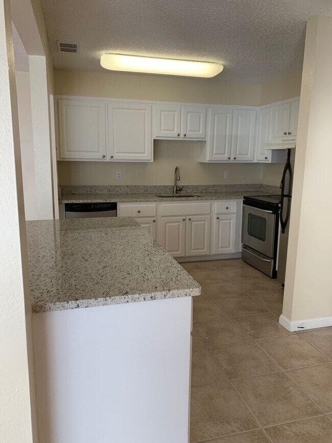 Foto del edificio - 2nd story, 2/1, updated unit on the Winter Park/Maitland border!!