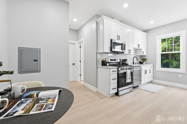 Building Photo - 212-214 Montgomery St