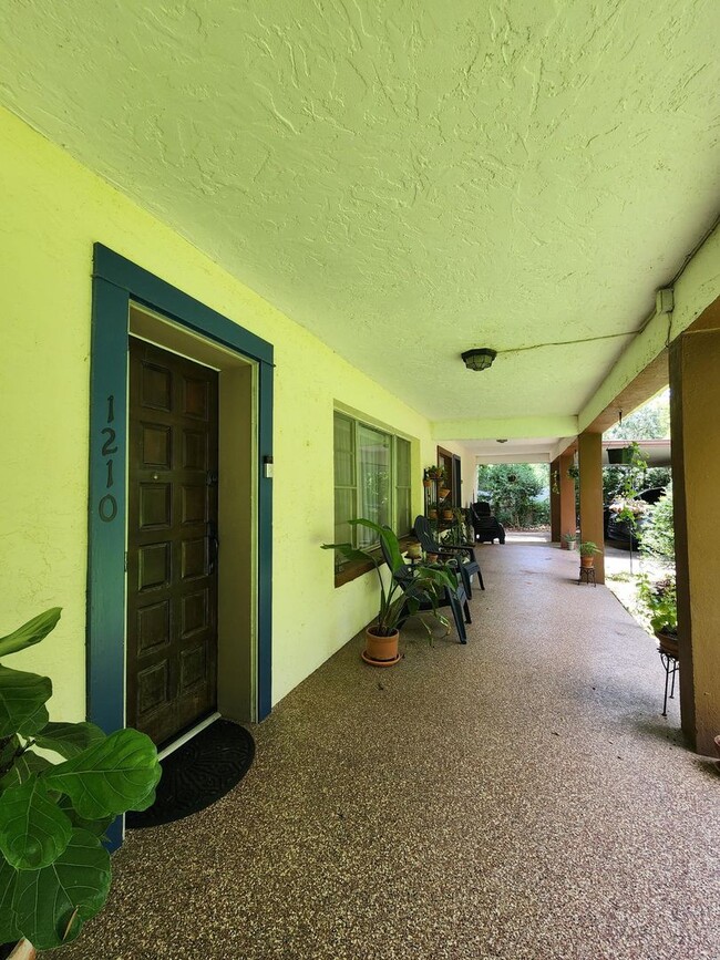 Foto del edificio - Spacious & Modern 2-Bedroom Duplex in Priv...