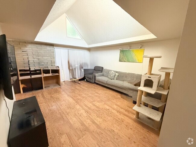 Building Photo - 1633 Best Ln