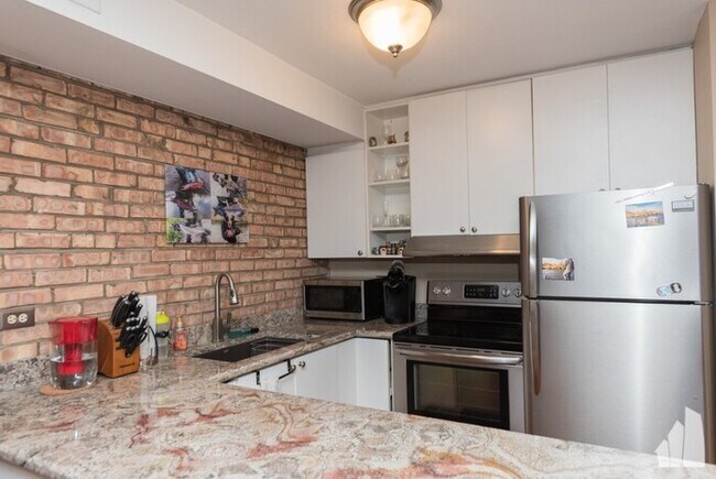 Foto del edificio - 2828 N Burling St