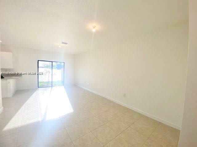 Building Photo - 20630 NE 5th Pl