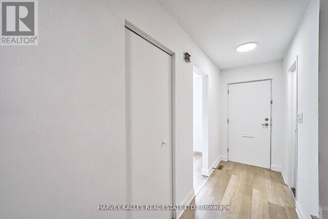 Photo du bâtiment - 2000 Sheppard Ave W