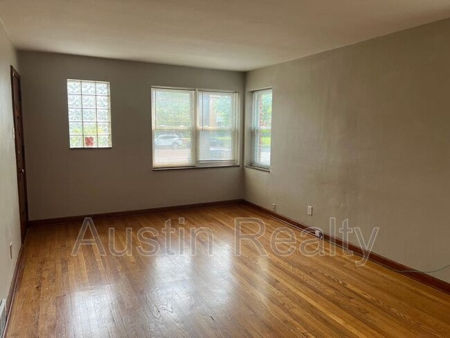 Building Photo - 5311 Jamieson Ave