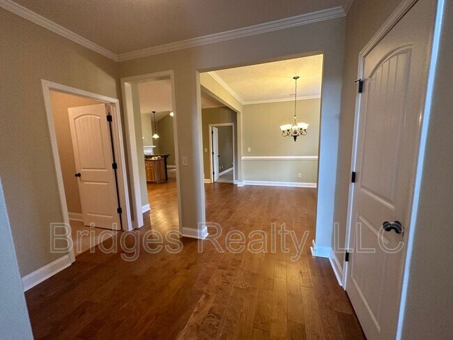 Building Photo - 908 Pennington Way