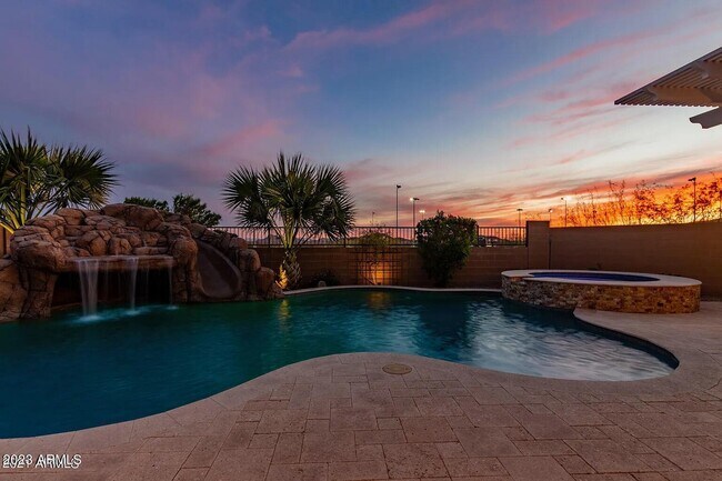 Building Photo - 3105 E Half Hitch Pl