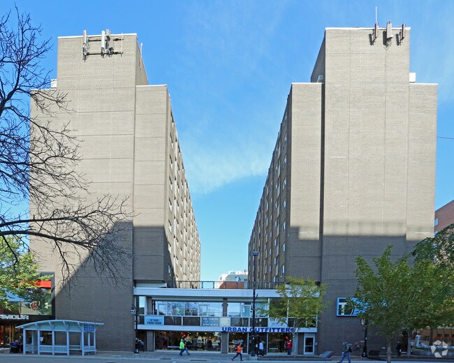 Foto del edificio - Towers on State