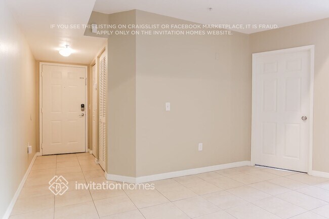 Foto del edificio - 2427 Centergate Dr