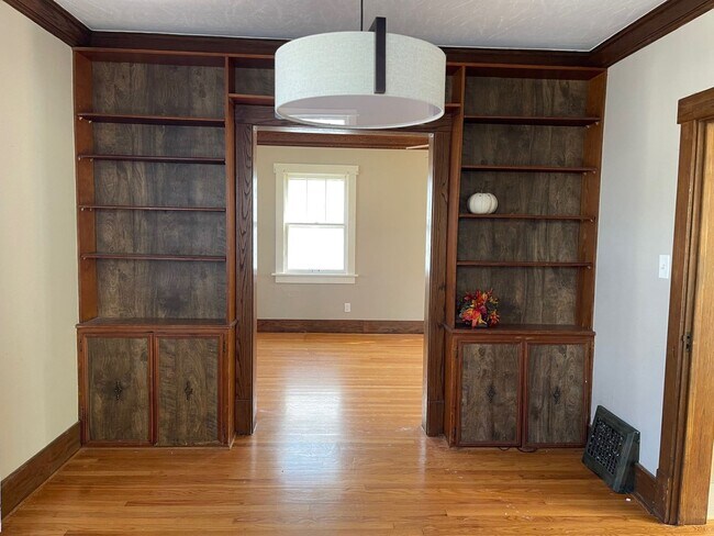 Building Photo - 3 Bedroom House Available Now!!