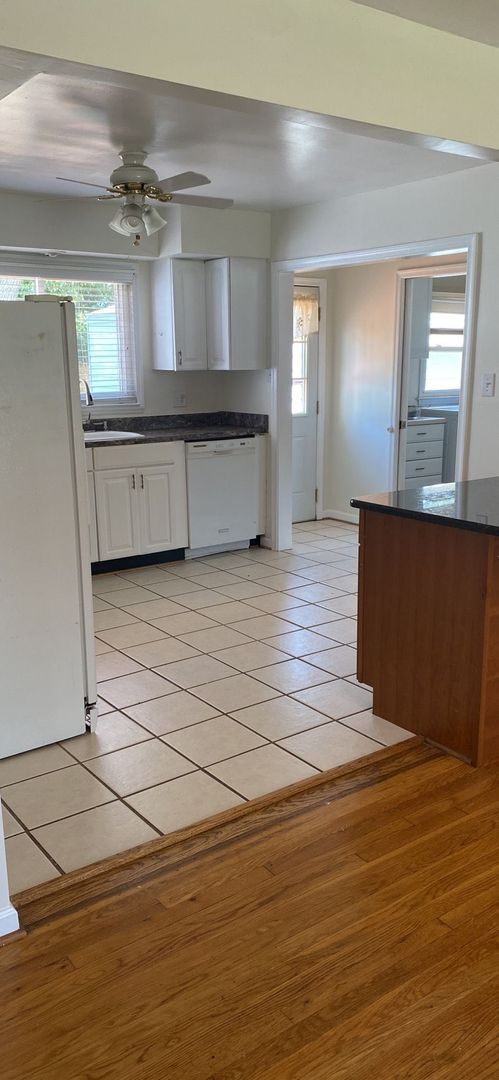 Building Photo - Welcome to this charming 2 story single-fa...