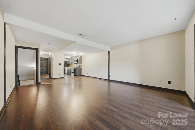 Foto del edificio - 2705 N Center St