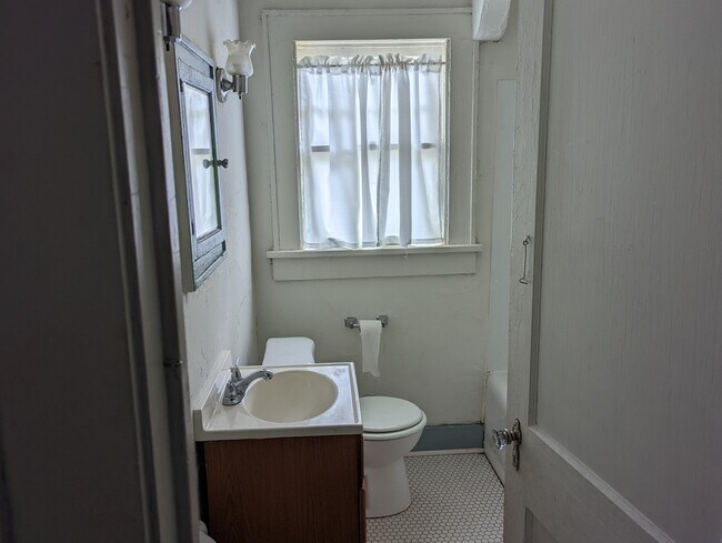 Foto del edificio - 1016 Bluff View Dr