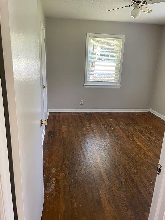 Building Photo - Room in House on Old Monroe Rd