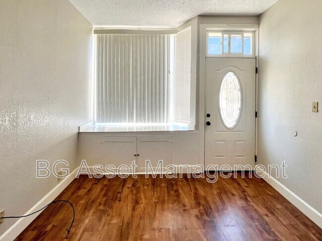 Building Photo - 916 Marin St