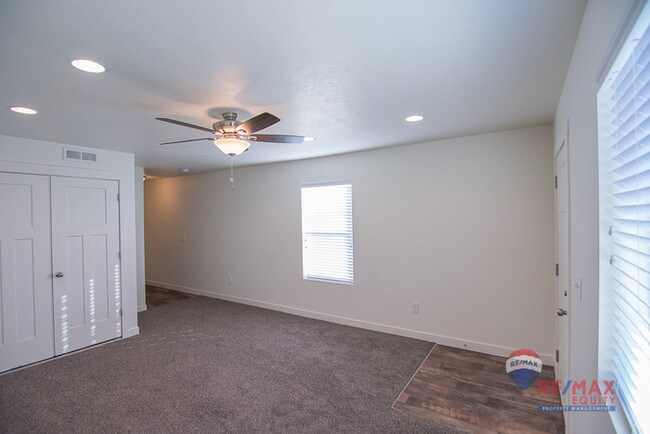 Building Photo - Amazing Large Townhome in Vineyard