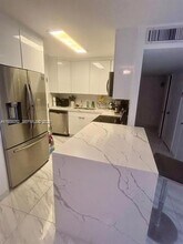 Building Photo - 10101 E Bay Harbor Dr