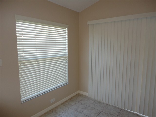 Building Photo - 9827 White Barn Way