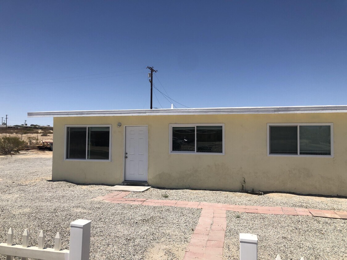 Primary Photo - 73642 Buena Vista Dr