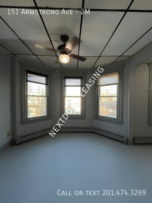 Foto del edificio - 151 Armstrong Ave