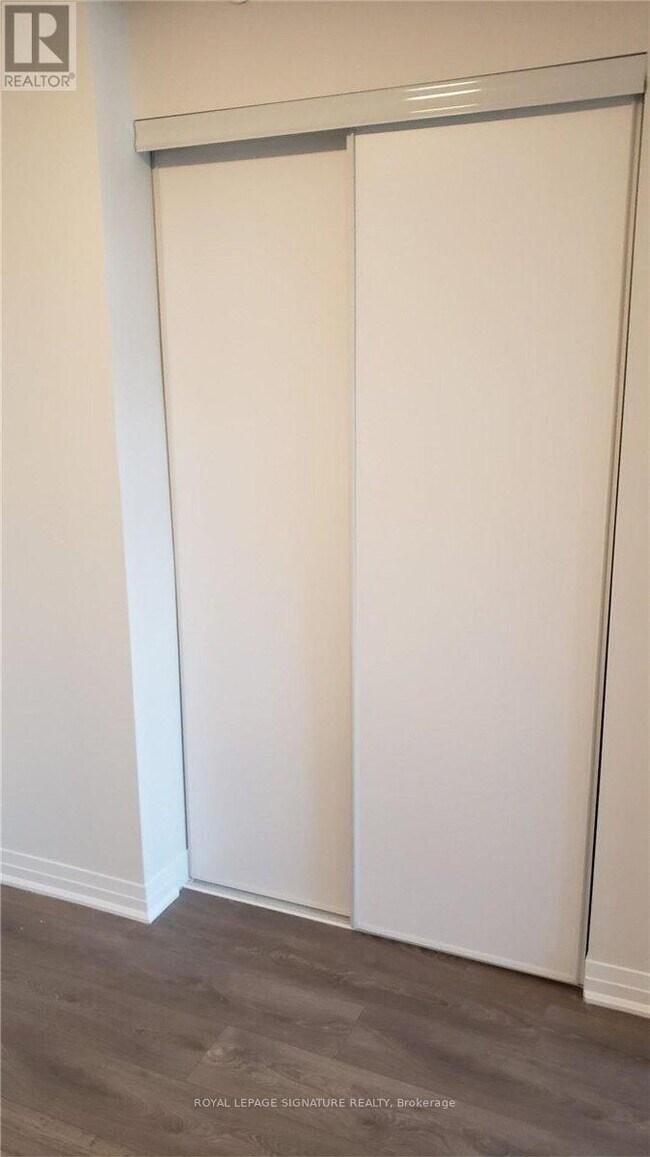 Photo du bâtiment - 2301 Danforth Ave