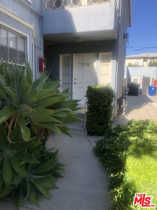 Foto del edificio - 460-460 1/4 Kelton Ave