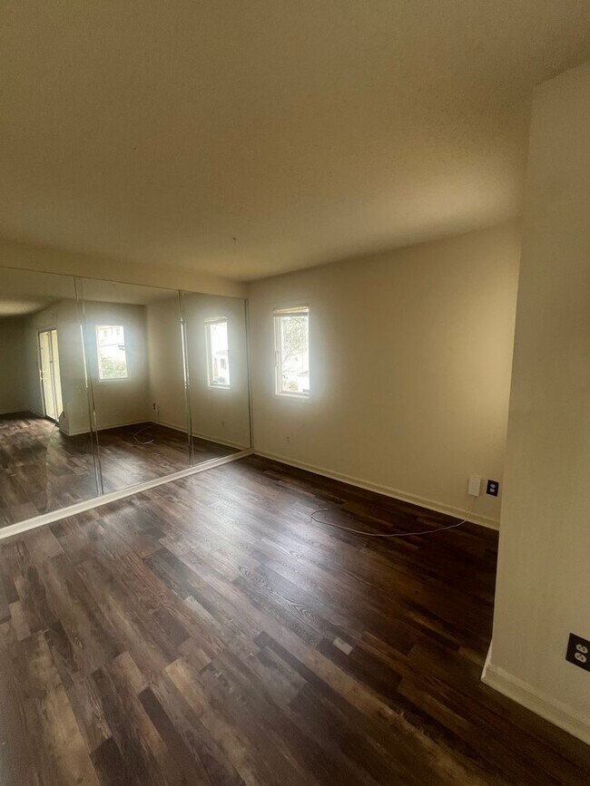 Foto del edificio - Spacious One Bedroom Unit