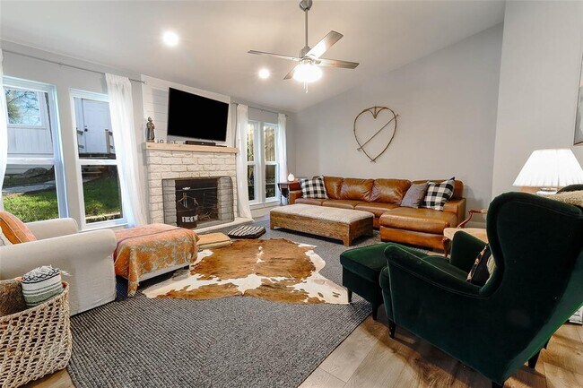 Foto del edificio - 405 Deerfoot Cir