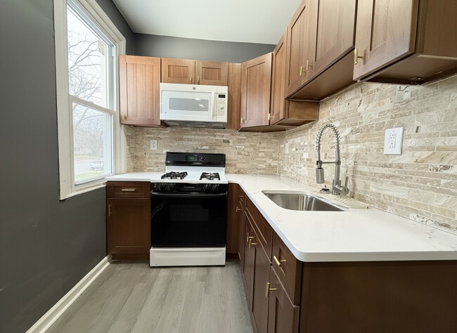 Building Photo - 347 Kerlin St