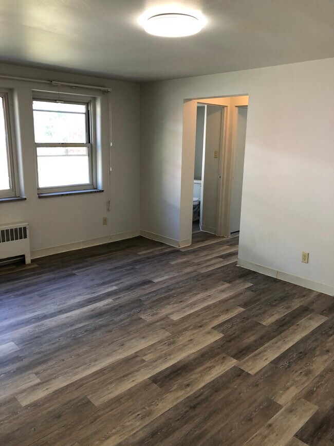 Building Photo - 308 N Mercer St