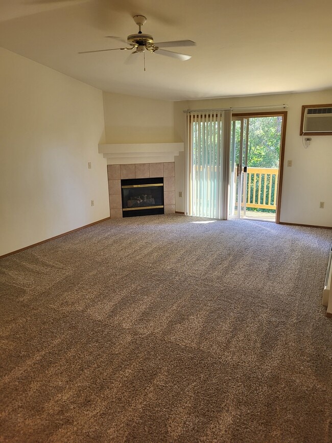 Building Photo - Redstone Trails