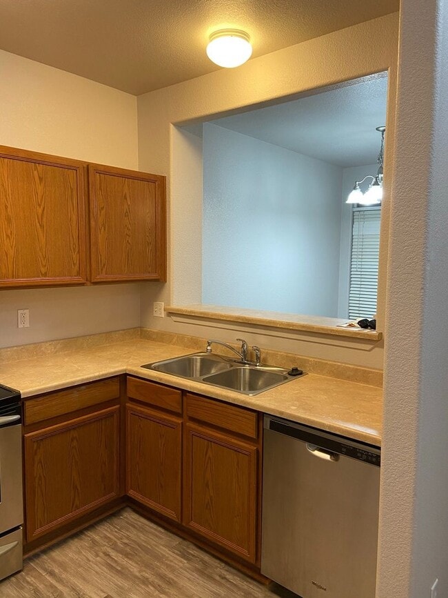 Building Photo - Newly Updated 3Bed/3Bath Townhome Near Ft Carson!