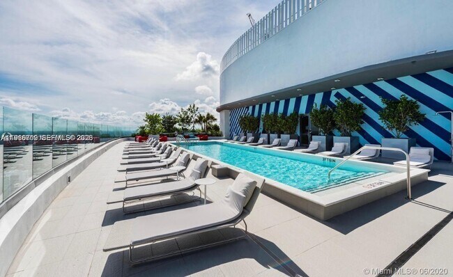 Foto del edificio - 55 SW 9th St