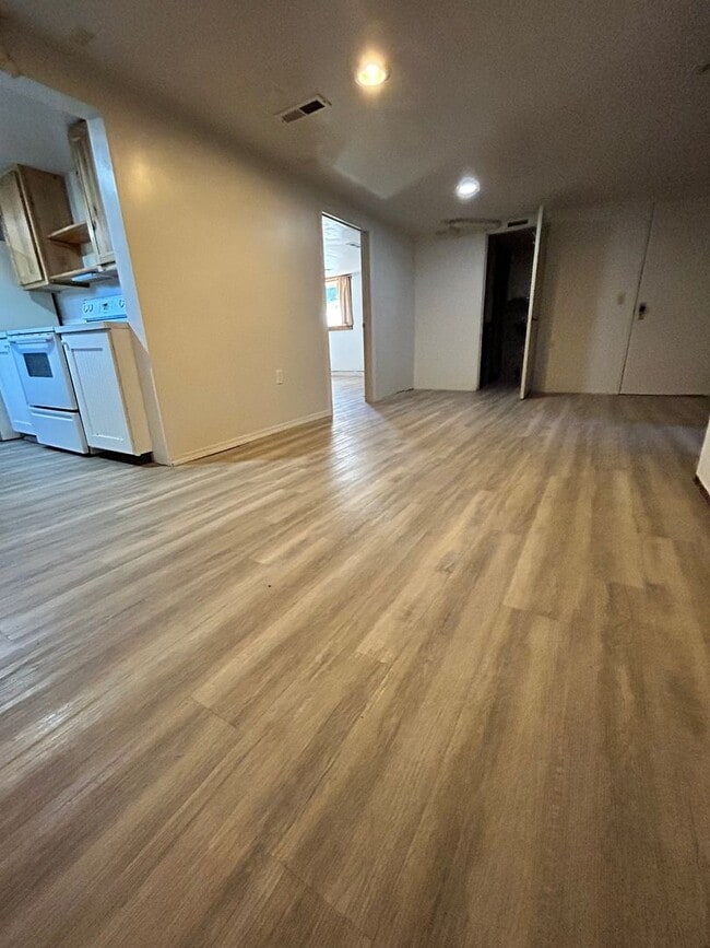 Building Photo - 1407 X Ave