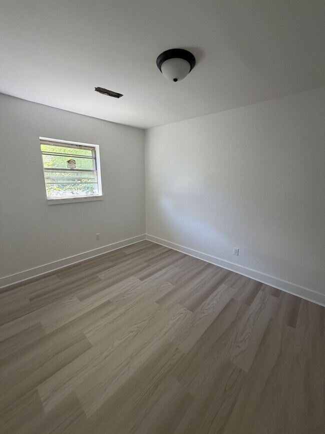 Foto del edificio - 3482 Lamphier Ave