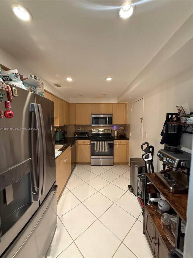 Foto del edificio - 10350 W Bay Harbor Dr