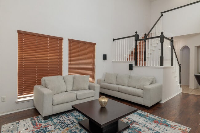 Building Photo - 213 Patriot Ln