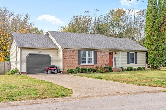 Building Photo - Move-In Ready - Pet Friendly!