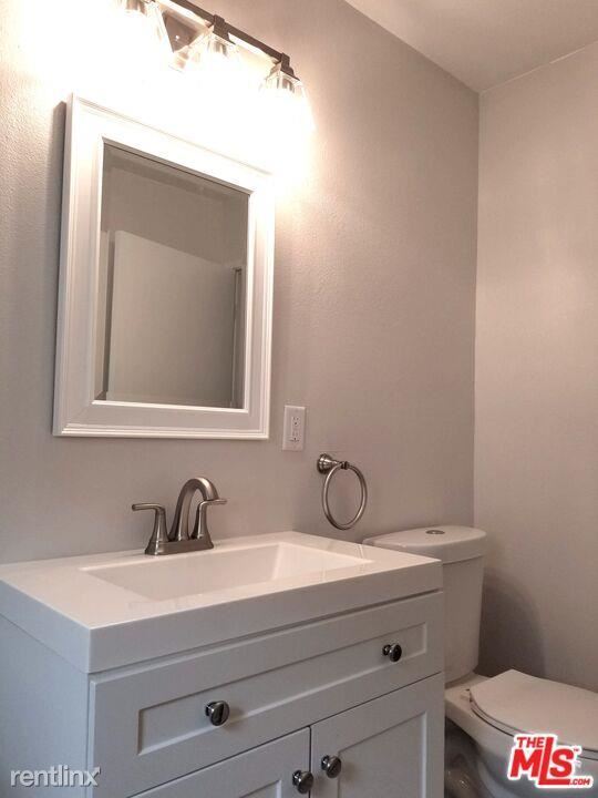 Foto del edificio - 4 br, 2.5 bath Townhome - 4866 1/2 McConne...