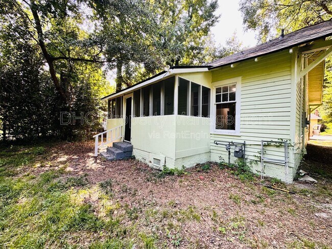 Building Photo - 2207 Bell St