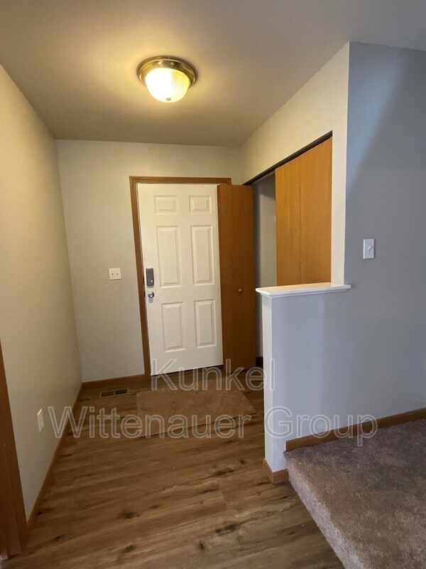Building Photo - 59 Meadowview Dr