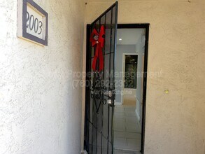 Building Photo - 450 W Vermont Ave