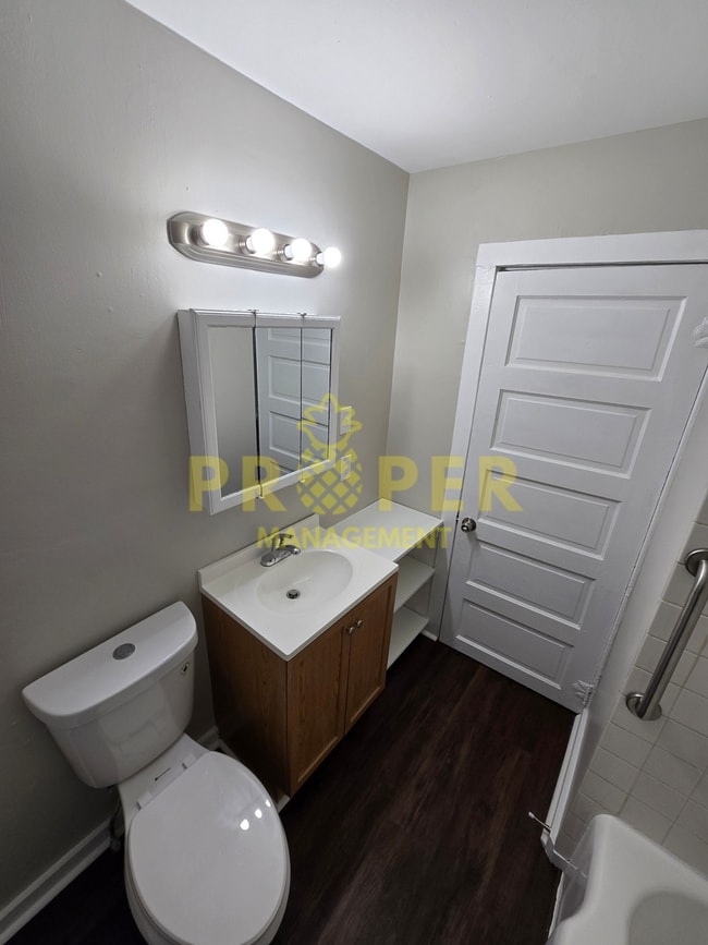 Building Photo - Updated 2-Bedroom, 1-Bath Bungalow with La...