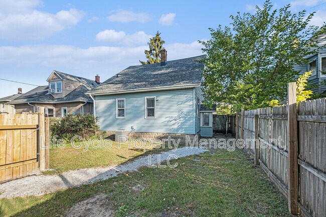 Building Photo - 346 Quimby St NE